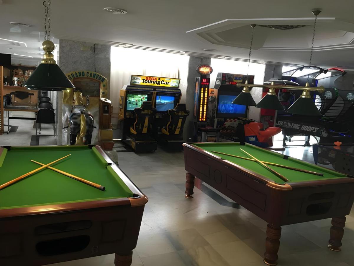 Apartamentos Benalbeach 贝纳尔马德纳 外观 照片