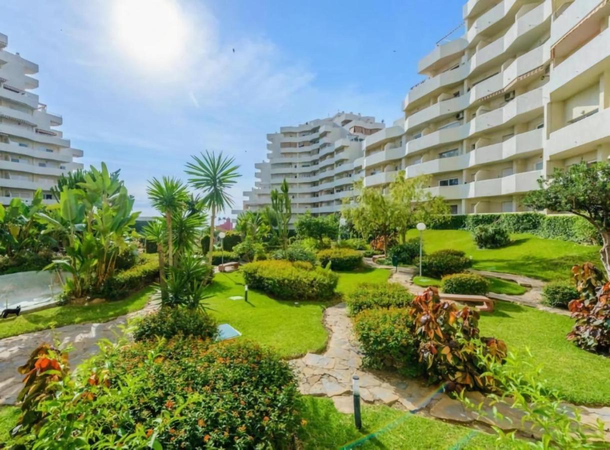 Apartamentos Benalbeach 贝纳尔马德纳 外观 照片